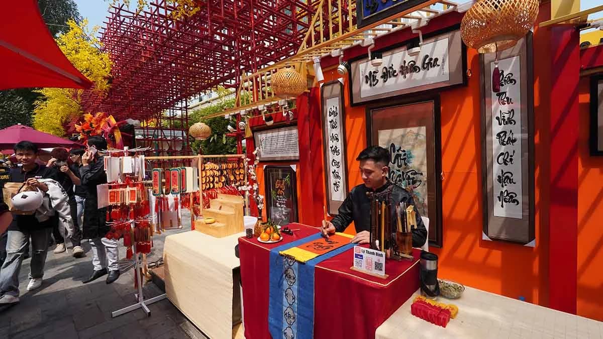 Phố Ông Đồ Thành phố Hồ Chí Minh trong ngày đầu mở cửa